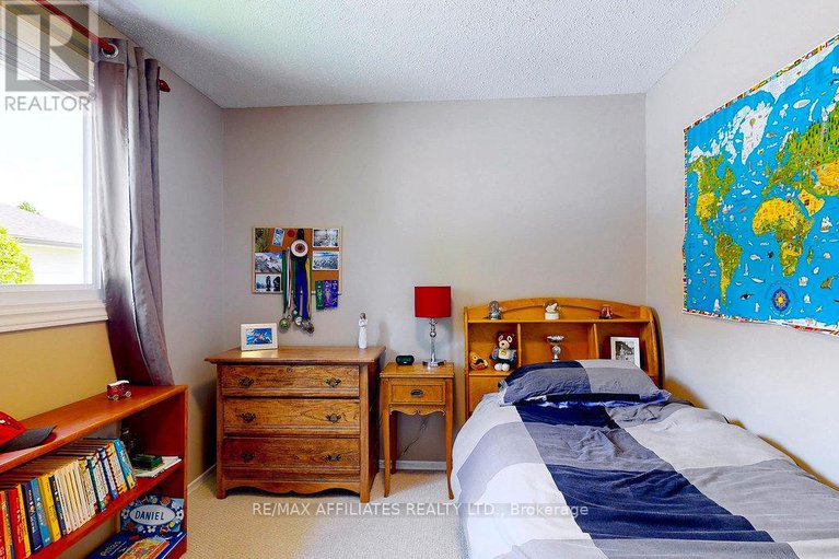 28586266/22-red-maple-crescent/blackburn-hamlet/ottawa/ontario/K1B3Z4_23