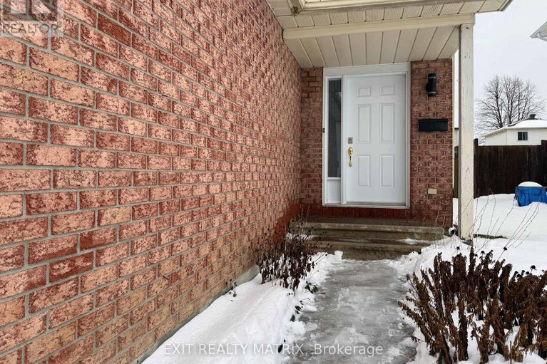 29238699/712-mathieu-way/fallingbrookpineridge/ottawa/ontario/K4A2S5_3