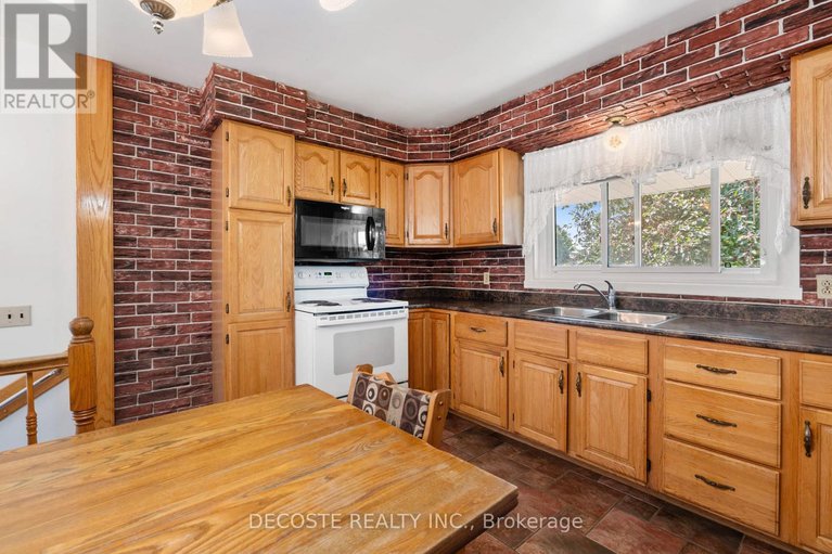 28641944/205-dominion-street-n/alexandria/north-glengarry/ontario/K0C1A0_10