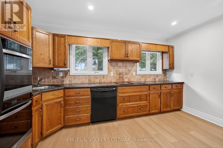 28908569/723-halstead-street/elmvale-acres/ottawa/ontario/K1G1M5_12