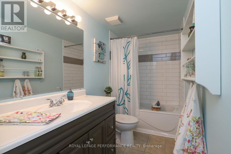 28932597/a-2-lovell-lane/westcliffe-estates/ottawa/ontario/K2H9B6_16