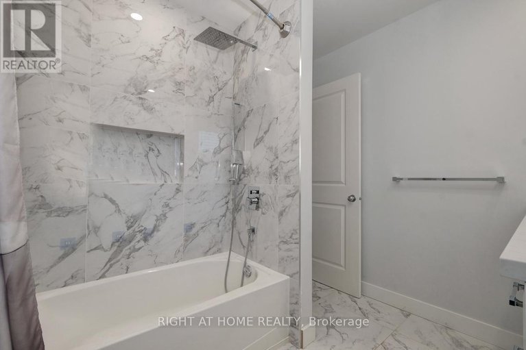 29613139/211-denali-way/stittsville-north/ottawa/ontario/K2S0N1_29