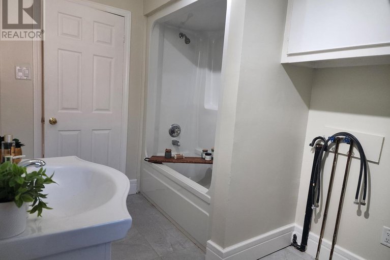 29348113/12-oak-street/lancaster/south-glengarry/ontario/K0C1N0_9