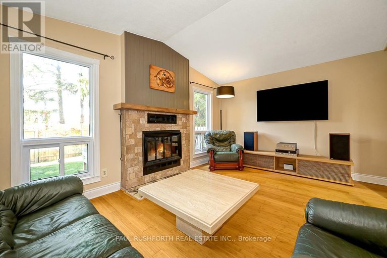 28965259/7-glenmoriston-avenue/glencairnhazeldean/ottawa/ontario/K2L2S3_5
