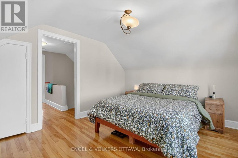 29397615/1235-erie-avenue/ridgemont/ottawa/ontario/K1V6G5_26