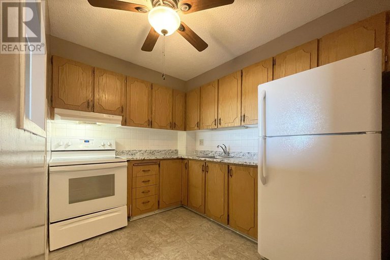 28636839/1015-20-chesterton-drive/borden-farmstewart-farmcarleton-heightsparkwood-hills/ottawa/ontario/K2E6Z7_4
