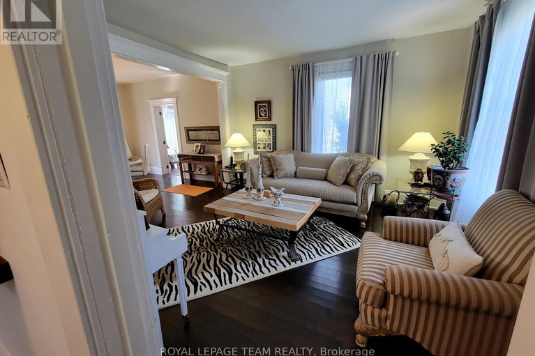 28427099/16-peter-street-s/maxville/north-glengarry/ontario/K0C1T0_8