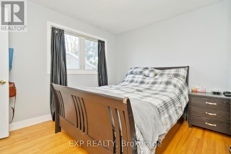 28303908/322-galloway-drive/bilberry-creekqueenswood-heights/ottawa/ontario/K1E1W3_13