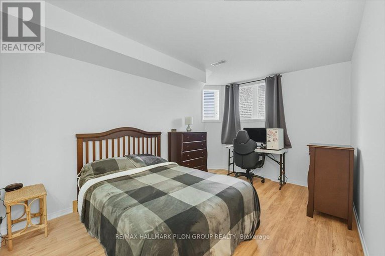 28853846/10-lakepointe-drive/avalon-east/ottawa/ontario/K4A5E3_13