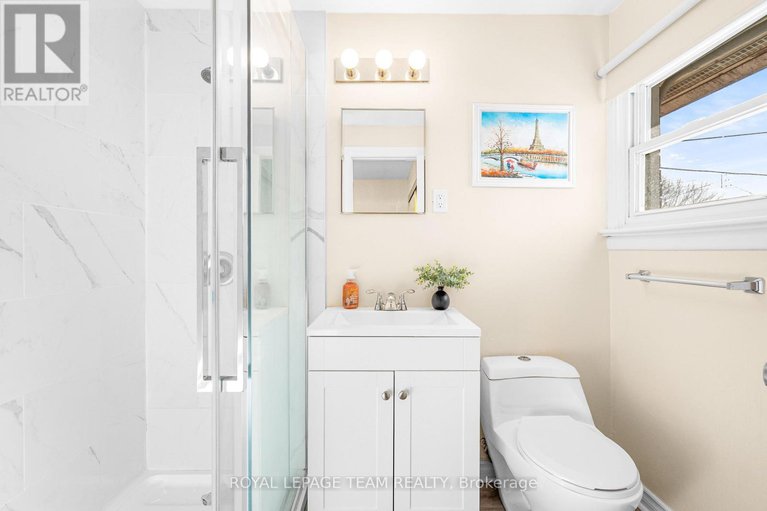 29392514/852-borthwick-avenue/castle-heightsrideau-high/ottawa/ontario/K1K2M8_35