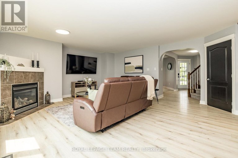 28449853/333-timbertrail-terrace/springridgeeast-village/ottawa/ontario/K4A5A6_19