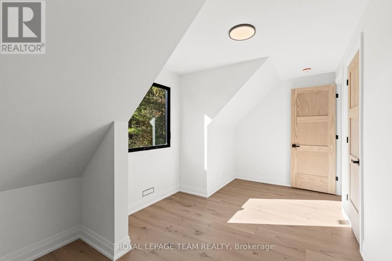 28989052/5575-south-sunset-drive/manotick-long-island-nicholls-island/ottawa/ontario/K4M1J4_37