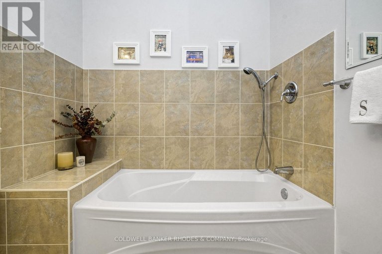 29319583/1550-northdale-street/pineview/ottawa/ontario/K1B4G8_24