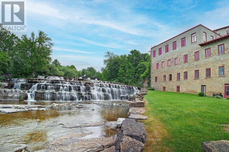28491193/109-1-rosamond-street/almonte/mississippi-mills/ontario/K0A1A0_25
