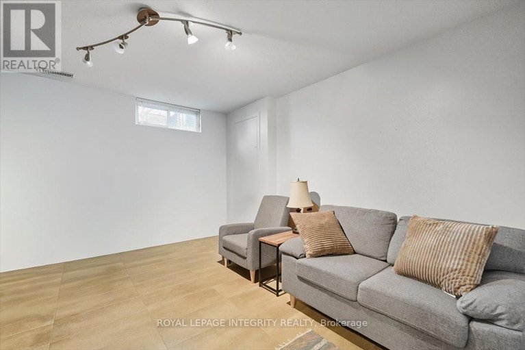 28959855/6420-bilberry-drive/orleans-wood/ottawa/ontario/K1C4P3_22