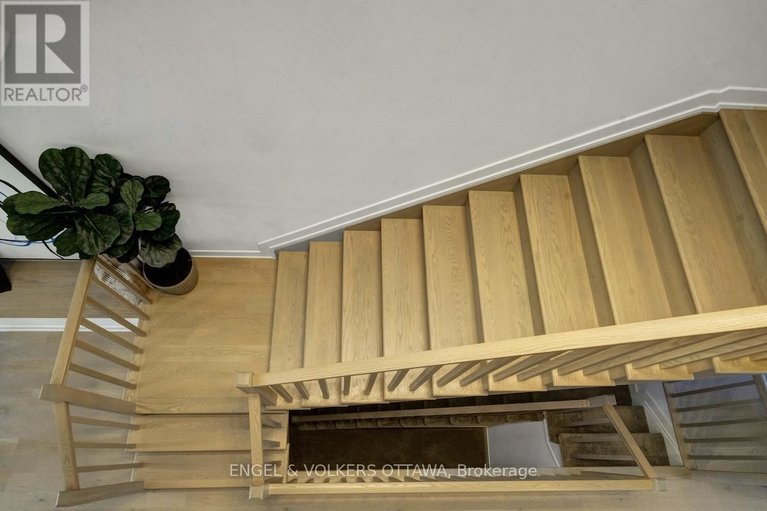 29008801/2006-allegrini-terrace/emerald-meadowstrailwest/ottawa/ontario/K2S2S7_31