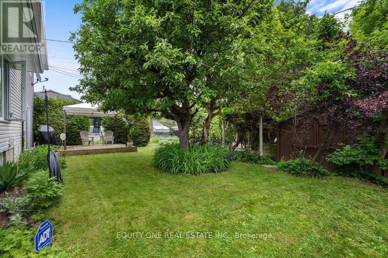 28495374/542-sirois-avenue/overbrookcastle-heights/ottawa/ontario/K1K1H4_46