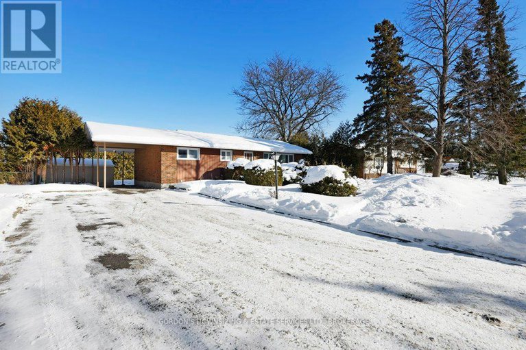 29327348/7-attwood-crescent/city-viewskylinefisher-heightsparkwood-hills/ottawa/ontario/K2E5B1_1