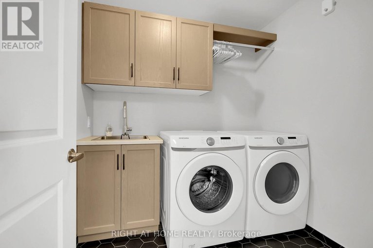 28369701/68-pelham-crescent/goulbourn-twp-from-franktown-rdsouth-to-rideau/ottawa/ontario/K0A2Z0_22