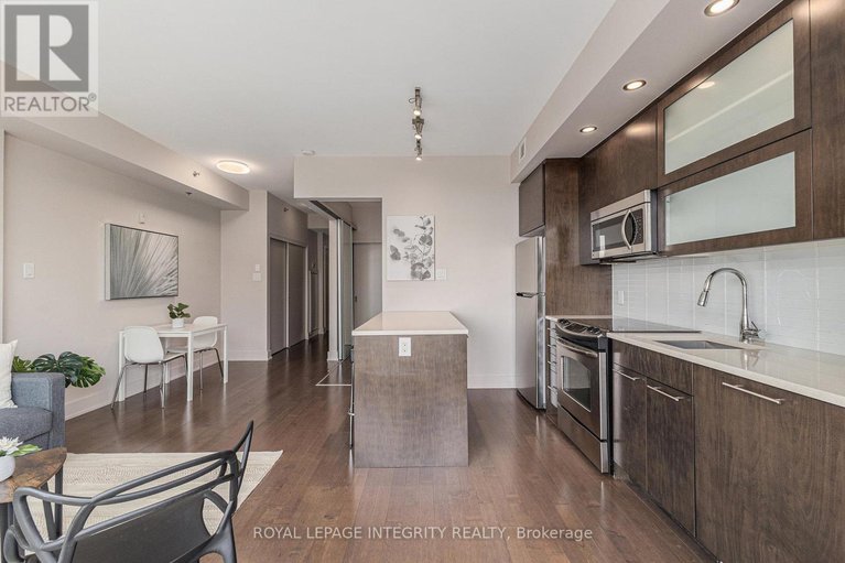 28767931/304-98-richmond-road/westborohampton-park/ottawa/ontario/K1Z0B2_12