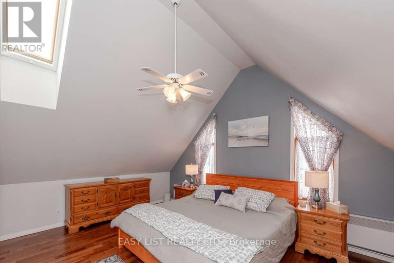 28983003/704-pattee-road/champlain-twp/champlain/ontario/K6A2R2_37