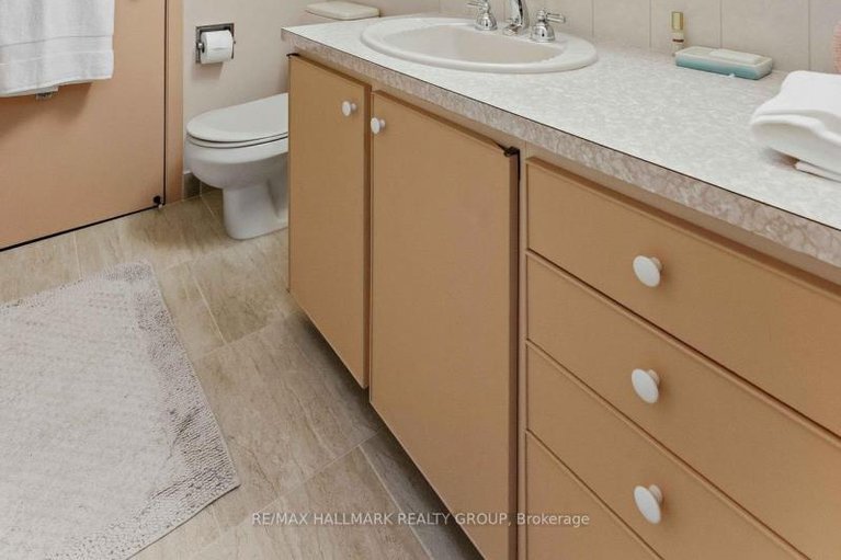 29053804/1884-elmridge-drive/beacon-hill-south/ottawa/ontario/K1J6R7_41