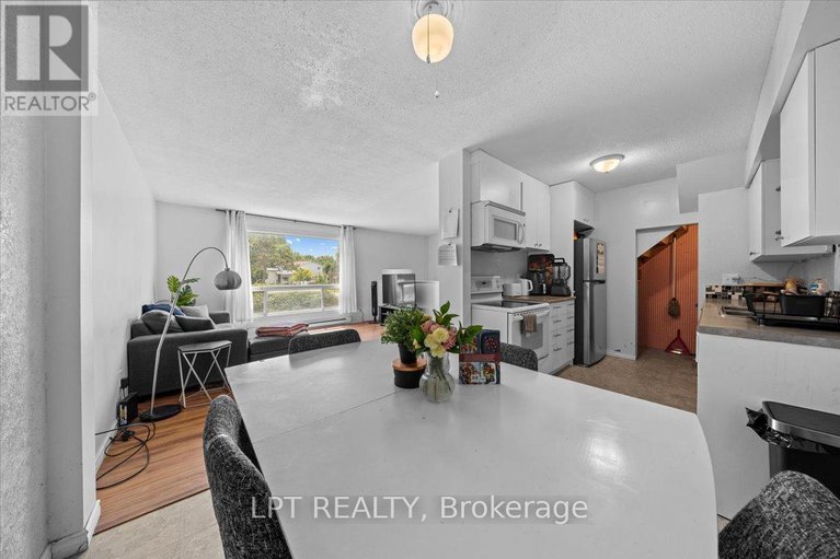 28625670/f-9f-banner-road/sheahan-estatestrend-village/ottawa/ontario/K2H8T3_17