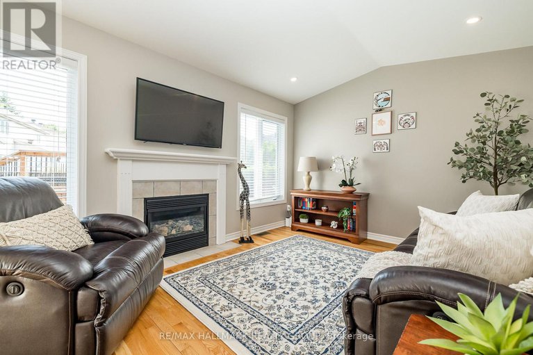 28620825/4-gros-morne-court/bridlewood/ottawa/ontario/K2M2W7_18