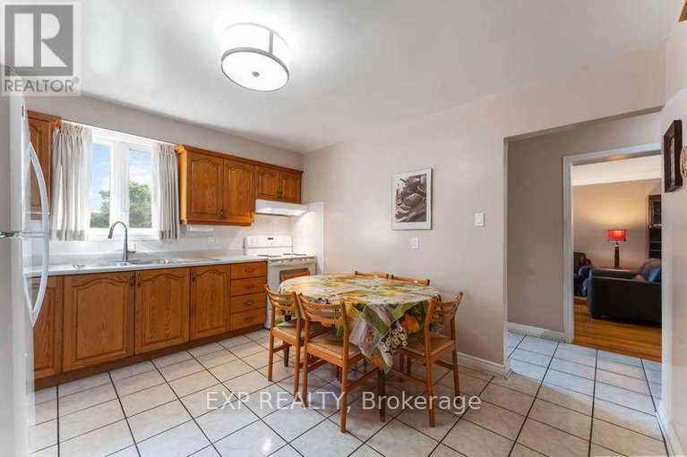 28608756/6-lyall-street/city-viewskylinefisher-heightsparkwood-hills/ottawa/ontario/K2E5G6_8