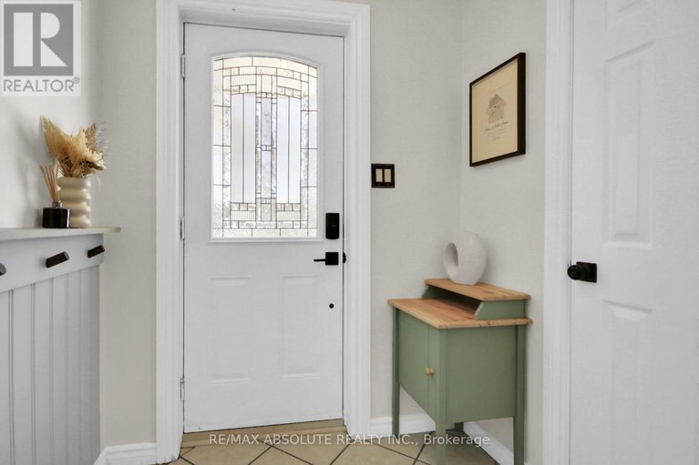 29532776/294-turnstone-court/chatelaine-village/ottawa/ontario/K1E2V2_4