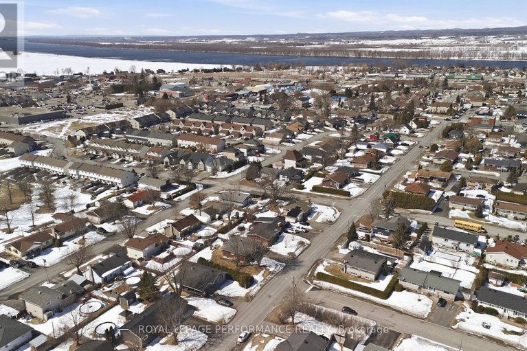 29528377/990-laviolette-street/town-of-rockland/clarence-rockland/ontario/K4K1B9_32