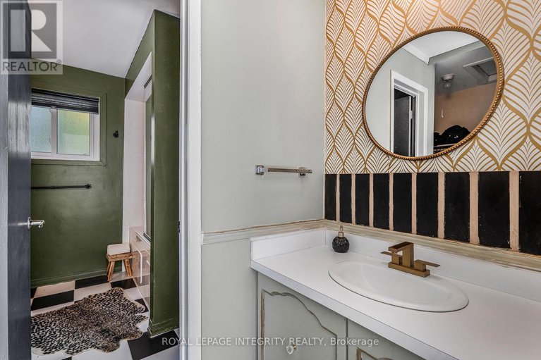 28956681/1454-deavy-way/bilberry-creekqueenswood-heights/ottawa/ontario/K1E2W8_22