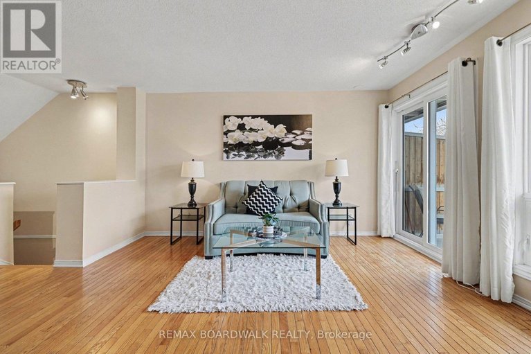 29679352/1607-locksley-lane/beaconwood/ottawa/ontario/K1J1B6_11