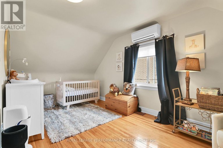28649695/328-pleasant-park-road/alta-vistafaircrest-heights/ottawa/ontario/K1H5M8_17