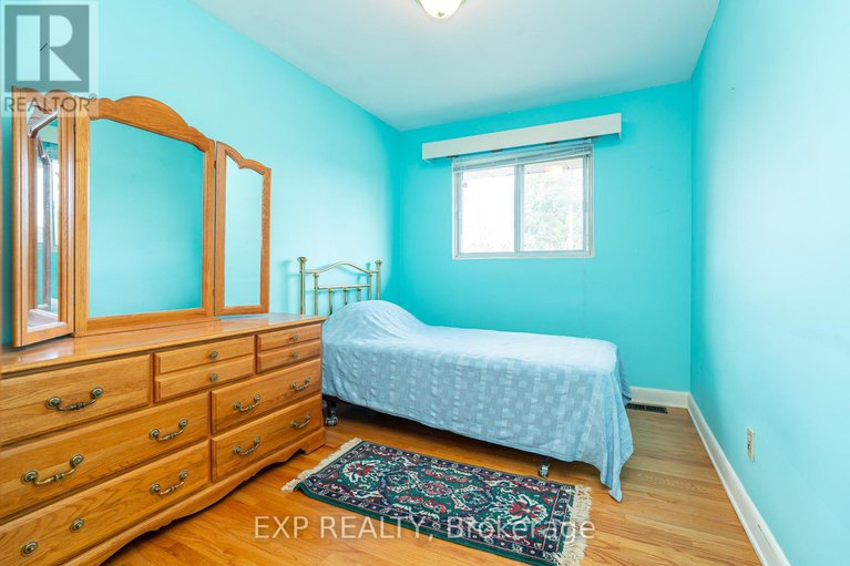 29054391/1008-riddell-avenue-s/mckellar-heightsglabar-park/ottawa/ontario/K2C2J5_22