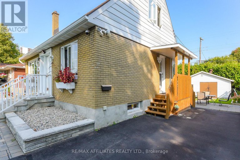 28929564/323-fullerton-avenue/overbrookcastle-heights/ottawa/ontario/K1K1K2_4