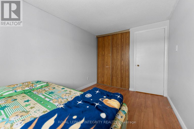 29398806/86-stokes-crescent/glencairnhazeldean/ottawa/ontario/K2L2Z4_21