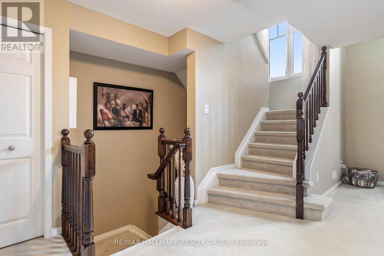 28568194/327-galston-private/mer-bleuebradley-estatesanderson-park/ottawa/ontario/K1W0G3_4