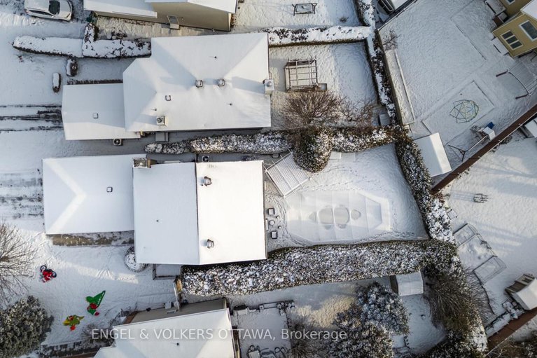 29373650/29-valley-ridge-street/borden-farmstewart-farmcarleton-heightsparkwood-hills/ottawa/ontario/K2E7W3_47