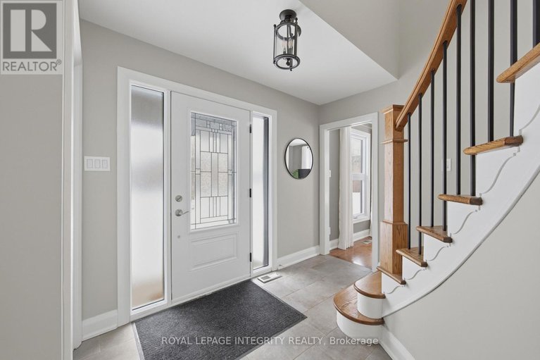 29430420/8-smugglers-court/arlington-woods/ottawa/ontario/K2H7Y7_3