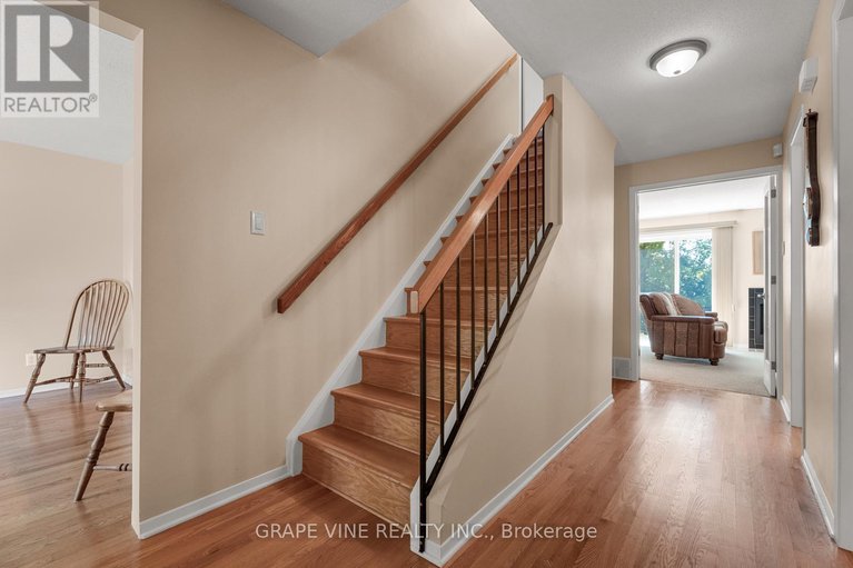 28662604/34-four-seasons-drive/borden-farmstewart-farmcarleton-heightsparkwood-hills/ottawa/ontario/K2E7P8_13