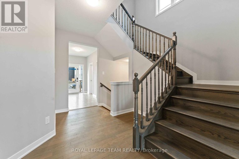 28156598/667-fenwick-way-e/stonebridge/ottawa/ontario/K2C3H2_3