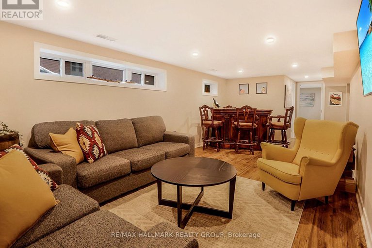 29075459/2077-lemay-crescent/elmvale-acresurbandale/ottawa/ontario/K1G2X5_20