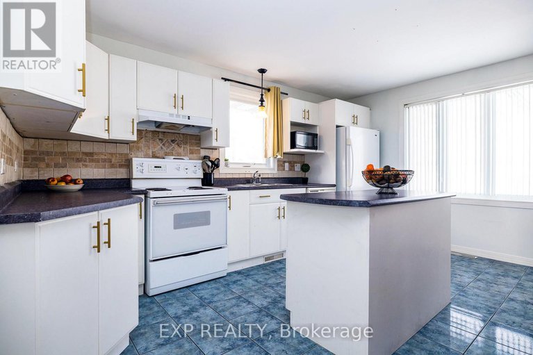 29436487/1052-notre-dame-street/embrun/russell/ontario/K0A1W1_9