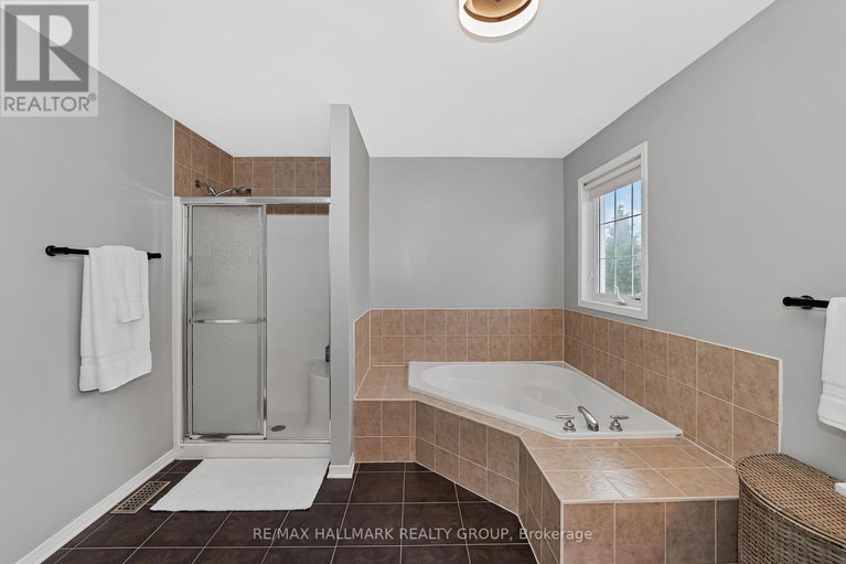 28595507/137-stedman-street/blossom-parkkemp-parkfindlay-creek/ottawa/ontario/K1T0B4_33