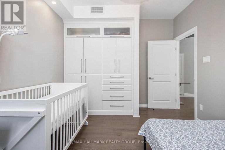 28223628/2706-195-besserer-street/sandy-hill/ottawa/ontario/K1N7J6_19