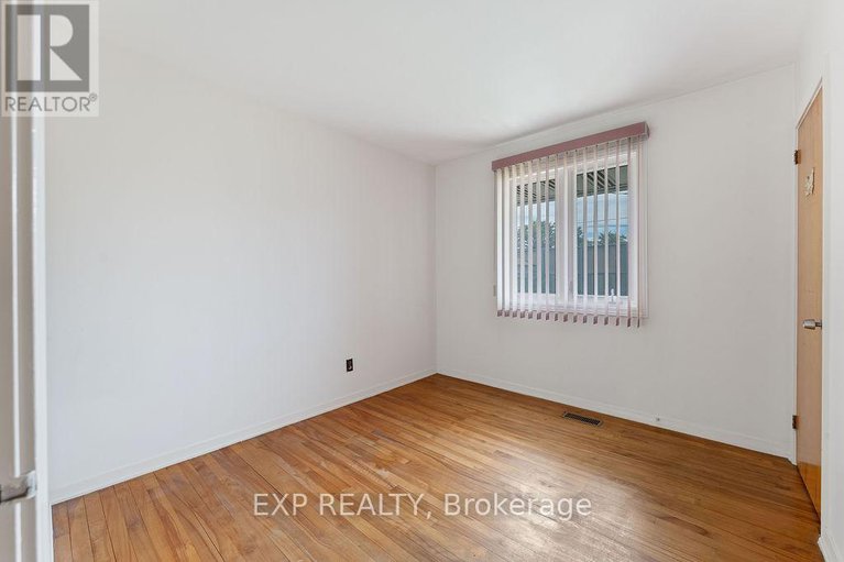 28779116/2536-roman-avenue/queensway-terrace-north/ottawa/ontario/K2B7X9_10