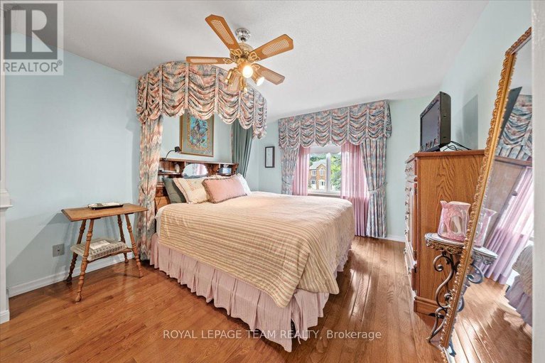 28487091/17-stonehedge-parkway/bayshore/ottawa/ontario/K2H8Z3_25