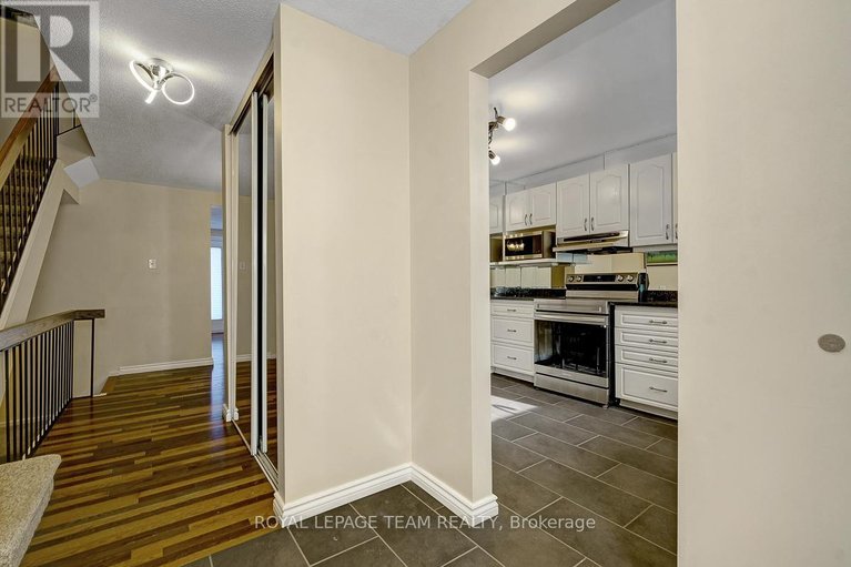 29537105/35-2027-stonehenge-crescent/pineview/ottawa/ontario/K1B4N7_5