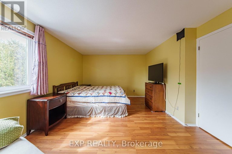 29653946/31-coolspring-crescent/borden-farmstewart-farmcarleton-heightsparkwood-hills/ottawa/ontario/K2E7M9_26